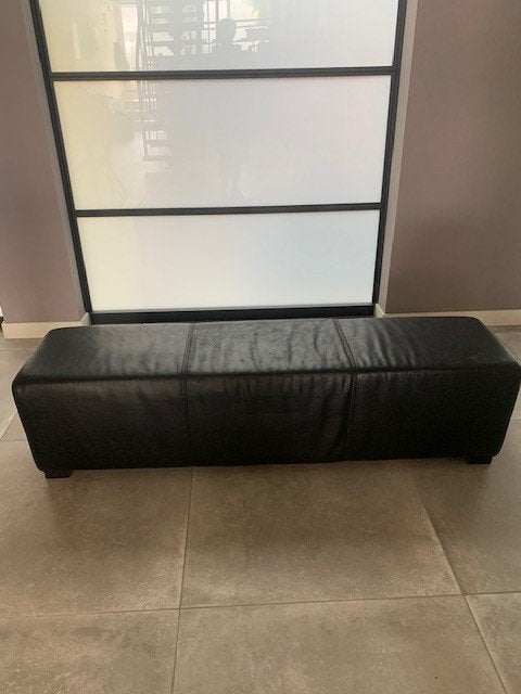 Hocker, zwart leer, Huis en Inrichting, Banken | Voetenbanken en Poefen, Ophalen, Minder dan 50 cm, Gebruikt, 125 cm of meer
