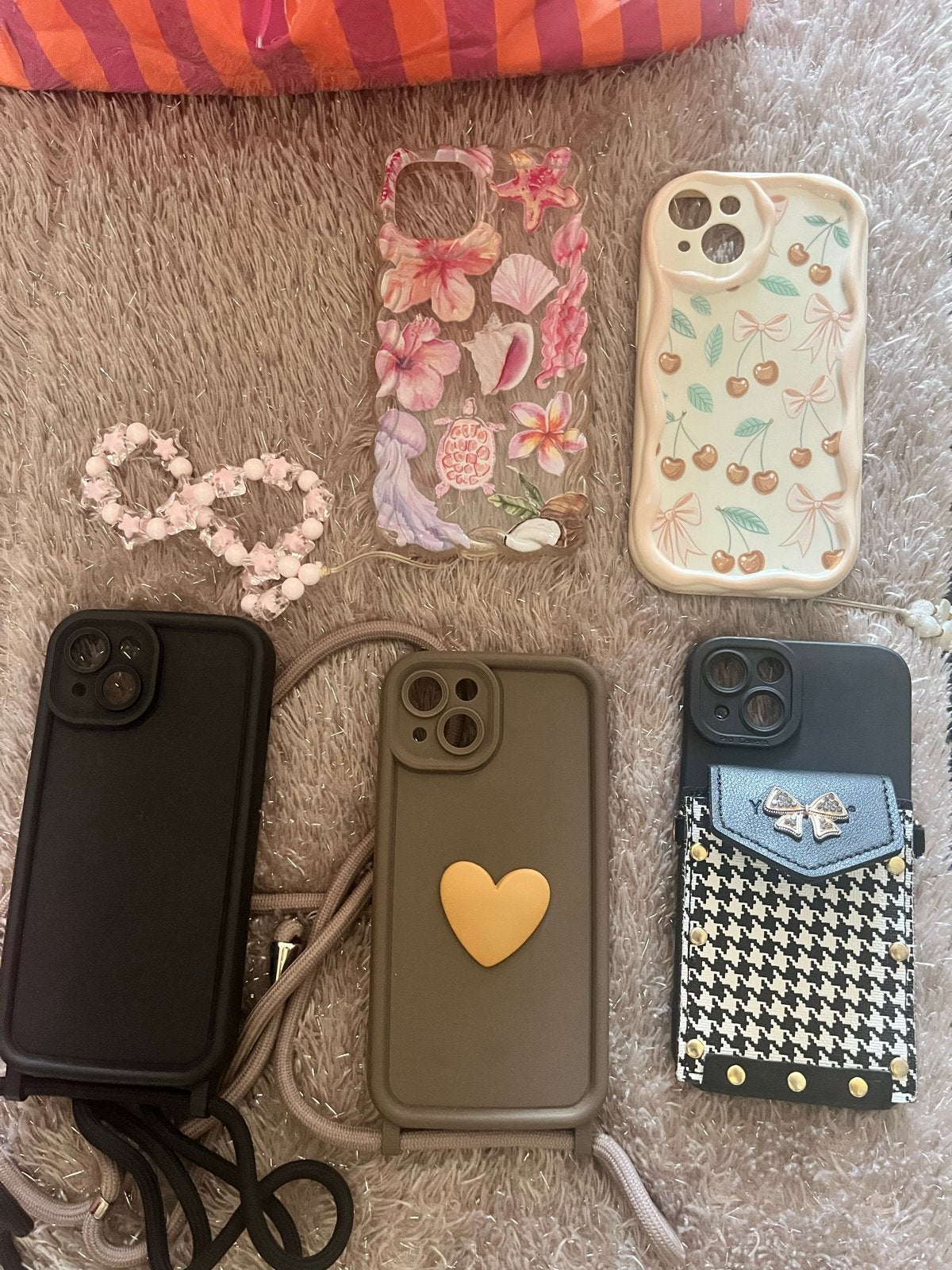 Diverse iPhone 13 Hoesjes, Kunststof, Met koord, Verzenden, Hoesje of Tasje