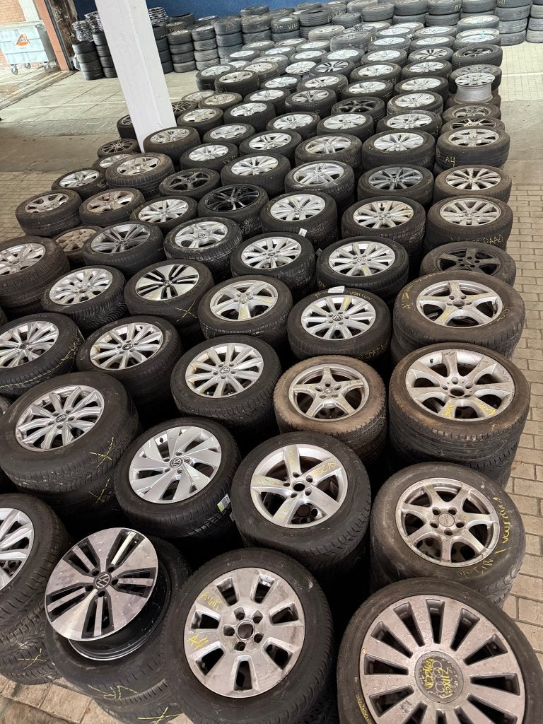 220 sets velgen banden partij zomer winter Volkswagen Audi, 18 inch, Gebruikt, Banden en Velgen, Niet ingevuld