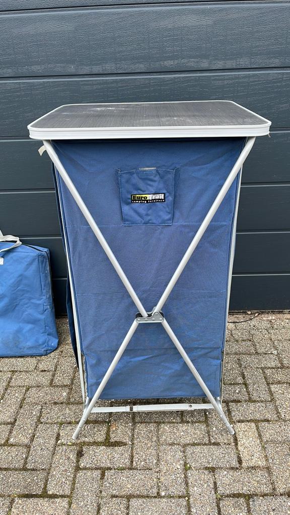 Campingkast met planken - 1.25m hoog, Ophalen of Verzenden, Gebruikt, Campingstoel