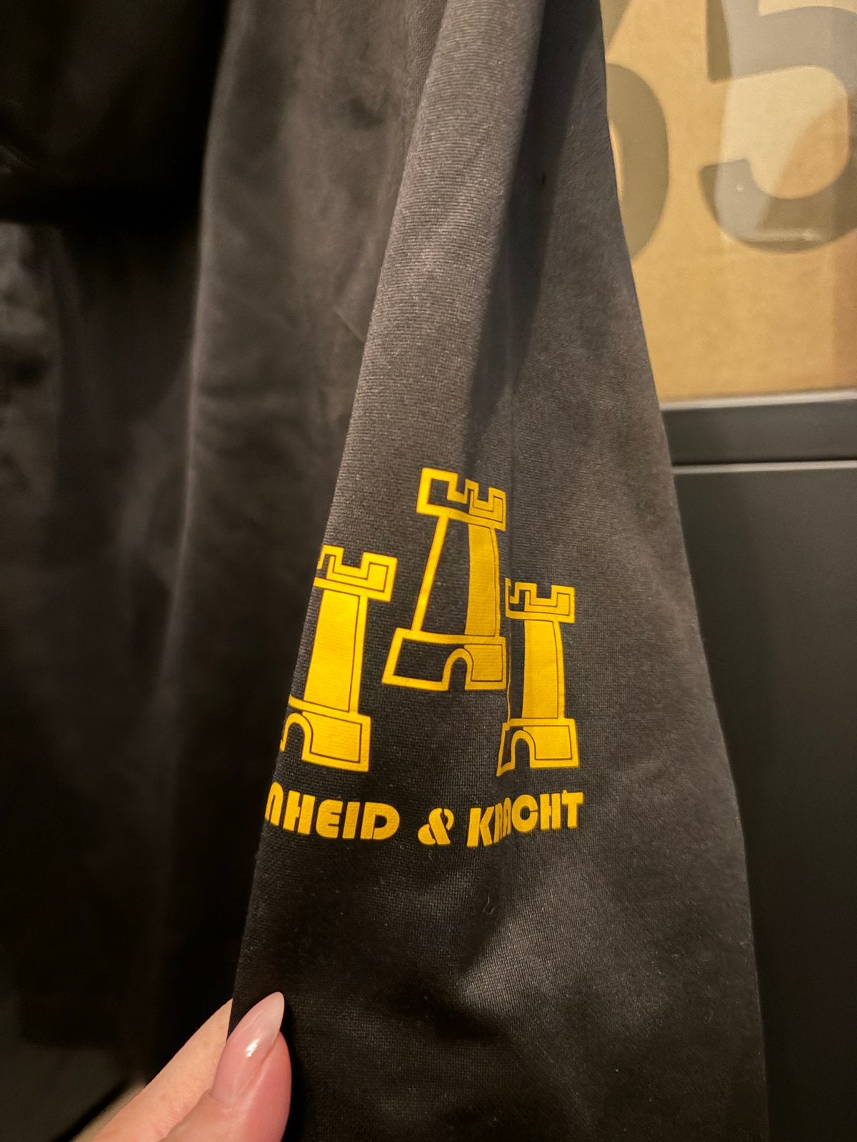 Zwarte hoodie met Unitas '30 Etten-Leur logo, Ophalen, Gedragen