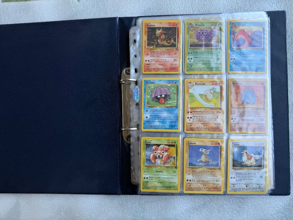214 Pokémon kaarten in map veel vintage kaarten, Ophalen of Verzenden, Meerdere kaarten, Foil