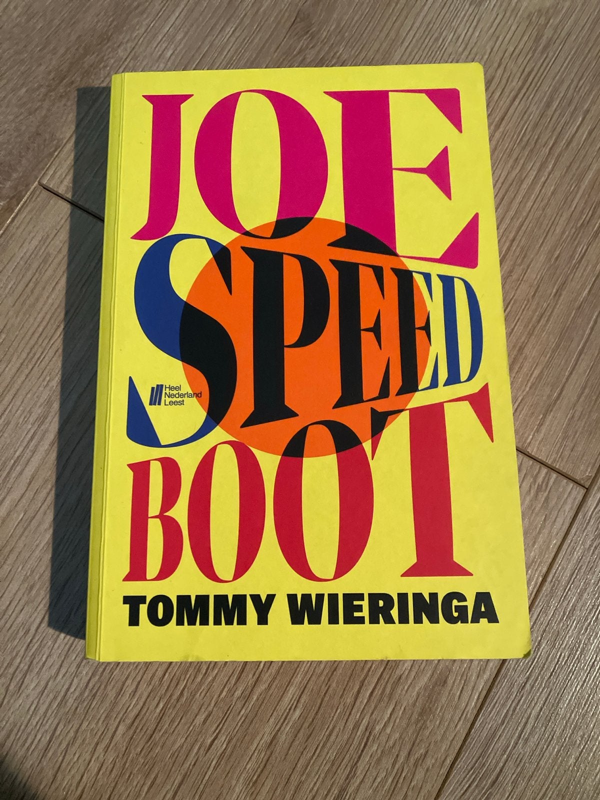 Joe Speedboot - Tommy Wieringa (Heel Nederland Leest), Ophalen of Verzenden, Gelezen, Nederland