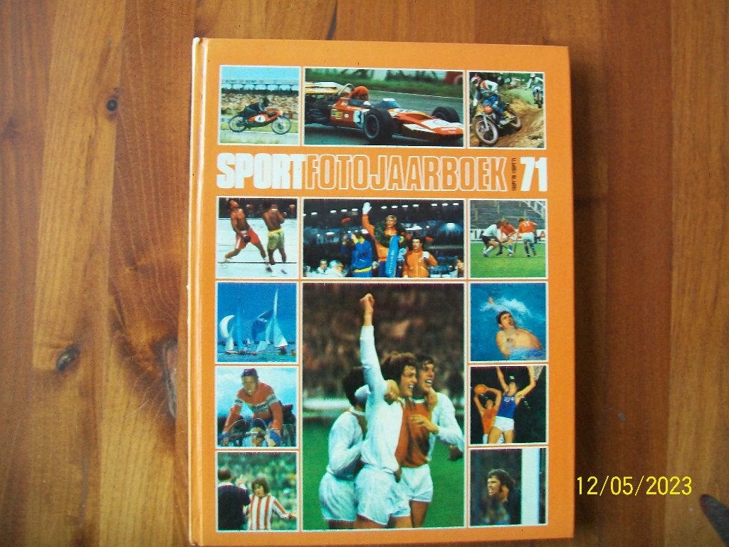 Sport Foto Jaarboek 1971 - o.a. Ajax EC 1 winst, Verzamelen, Sportartikelen en Voetbal, Verzenden, Zo goed als nieuw, Ajax, Boek of Tijdschrift