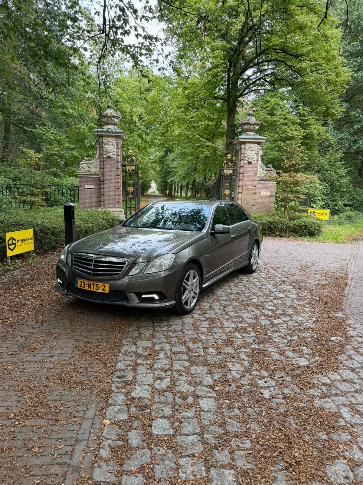 Mercedes-Benz E-Klasse 3.5 E350 CGI Sedan AUT 2008 Grijs, Auto's, Automaat, Achterwielaandrijving, 2000 kg, Bluetooth