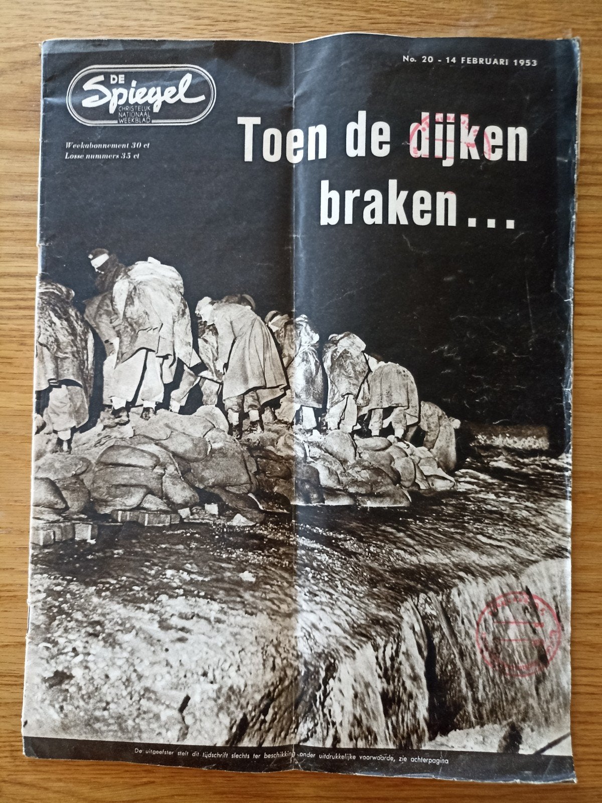 De Spiegel - Toen de dijken braken (Watersnoodramp 1953), Ophalen of Verzenden, Gelezen, Overige typen
