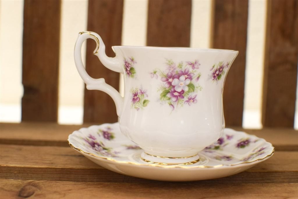 Royal Albert porseleinen kop en schotel 43999, Huis en Inrichting, Keuken | Servies, Gebruikt, Ophalen of Verzenden, Bord(en)