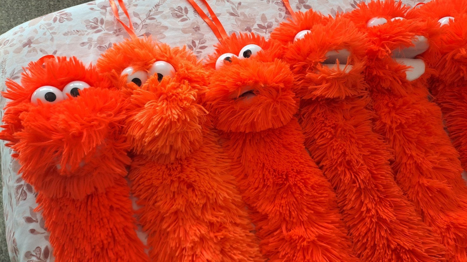 Beesie sjaal - Oranje pluche sjaal met ogen, Hobby en Vrije tijd, Versiering, Onbekend, Ophalen of Verzenden, Zo goed als nieuw