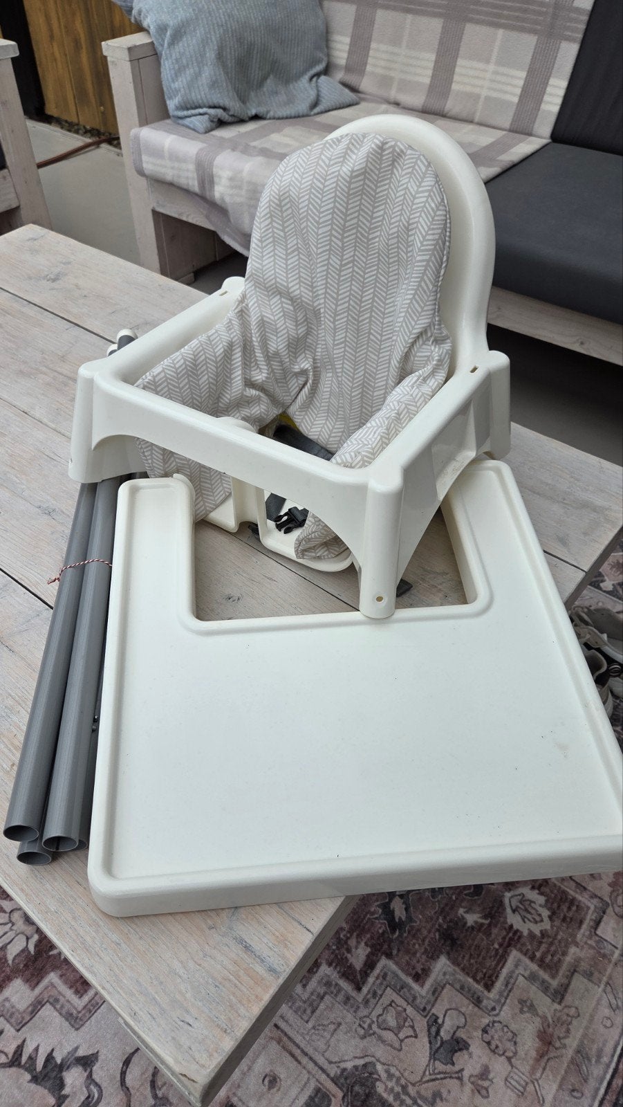 IKEA kinderstoel met kussen en dienblad - Zo goed als nieuw, Ophalen, Zo goed als nieuw, Overige typen, Afneembaar eetblad