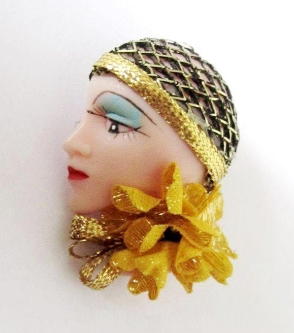 Vintage Prachtige broche dame met hoed en mooie kraag, Sieraden, Tassen en Uiterlijk, Verzenden, Zo goed als nieuw, Overige materialen