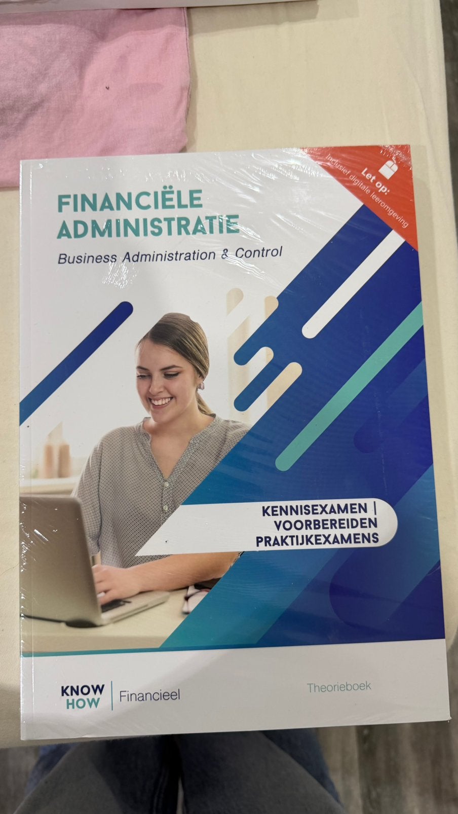Financiële amdinistratie mbo niveau 4, Ophalen, Zo goed als nieuw, Overige niveaus
