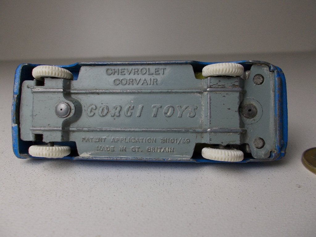 1960 Corgi Toys 229 CHEVROLET CORVAIR (Blauw) -A-., Hobby en Vrije tijd, Modelauto's | 1:43, Ophalen of Verzenden, Zo goed als nieuw