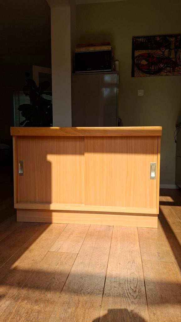 Gratis: Twee identieke houten kastjes met schuifdeuren, Huis en Inrichting, Kasten | Overige, Ophalen, Gebruikt