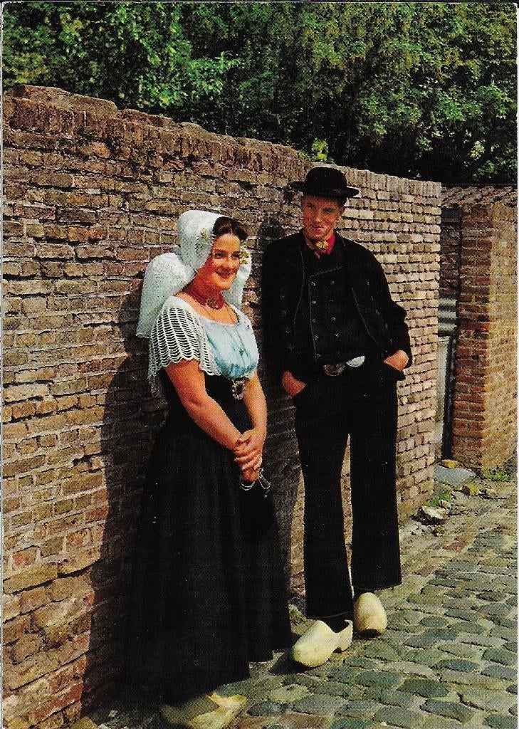 Y63 Gelopen ansichtkaart klederdracht zeeland, Ophalen of Verzenden, 1980 tot heden, Gelopen, Zeeland