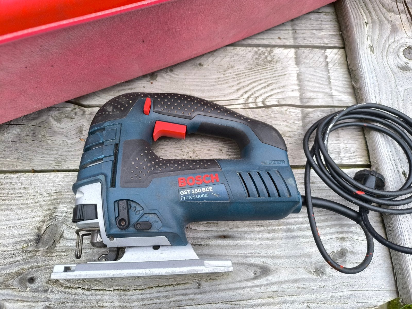 Bosch blauw Decoupeerzaag GST150BCE - hapert soms, Gebruikt, 600 tot 1200 watt, Ophalen of Verzenden, Bosch
