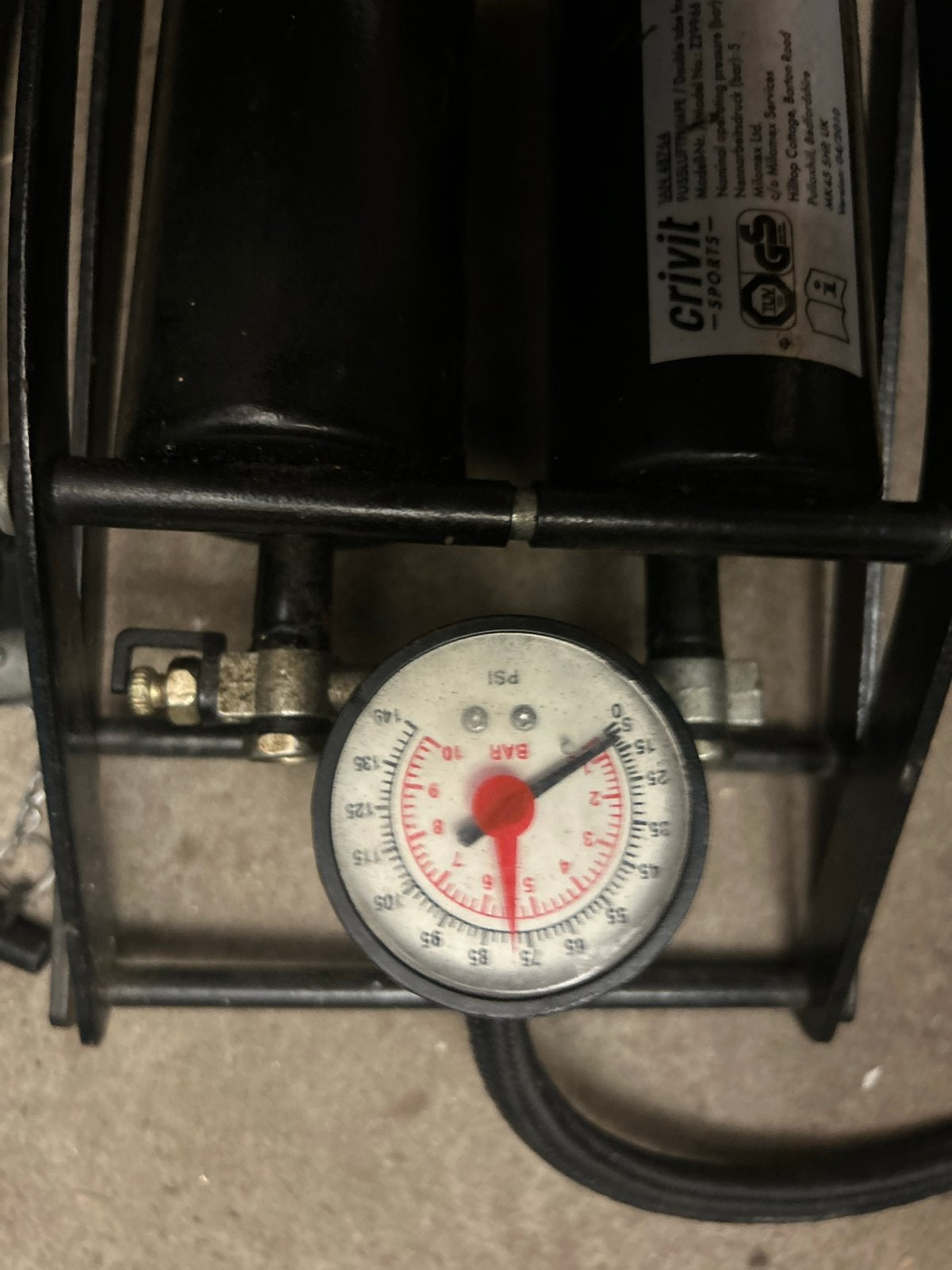 Crivit Sports Dubbele Cilinder Voetpomp met Drukmeter, Ophalen of Verzenden, Drukmeter, Gebruikt