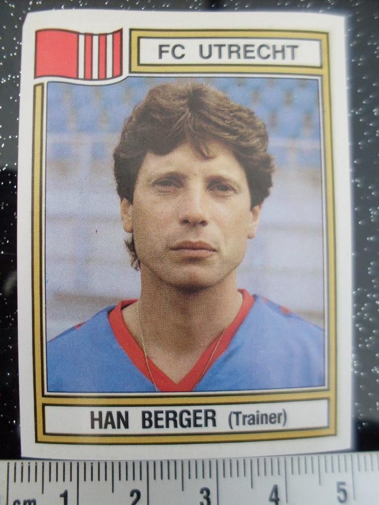 panini sticker voetbal 83 fc utrecht Han Berger trainer 293, Verzenden, Zo goed als nieuw, F.C. Utrecht, Poster, Plaatje of Sticker