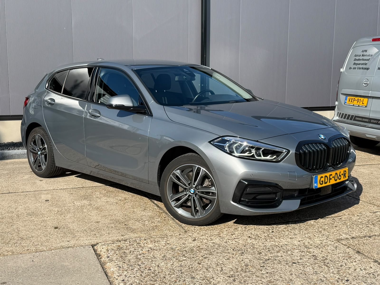 BMW 1-serie 116i / camera / carplay / navigatie skyscraper, Auto's, Dealer onderhouden, Gebruikt, Leder en Stof, Origineel Nederlands
