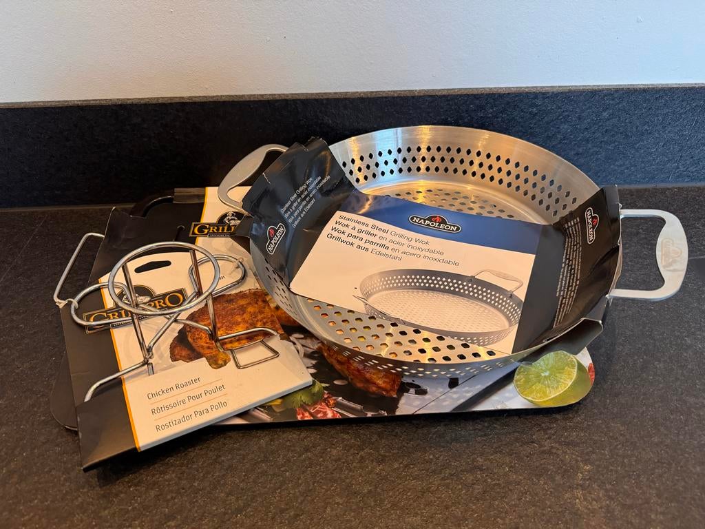 NIEUW! BBQ set: Grillpro Flat Grill, Chicken Roaster, Napole, Tuin en Terras, Barbecue-accessoires, Nieuw, Ophalen
