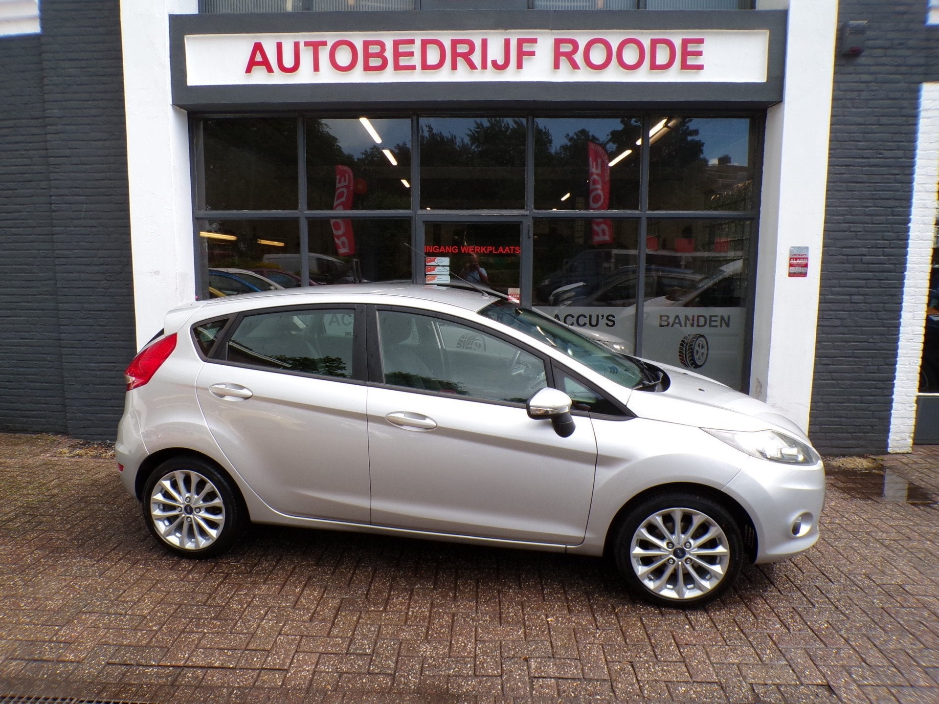 Ford Fiesta 1.25 Ghia CLIMA,LMV ! (bj 2009), Auto's, Voorwielaandrijving, 1242 cc, 82 pk, Bedrijf