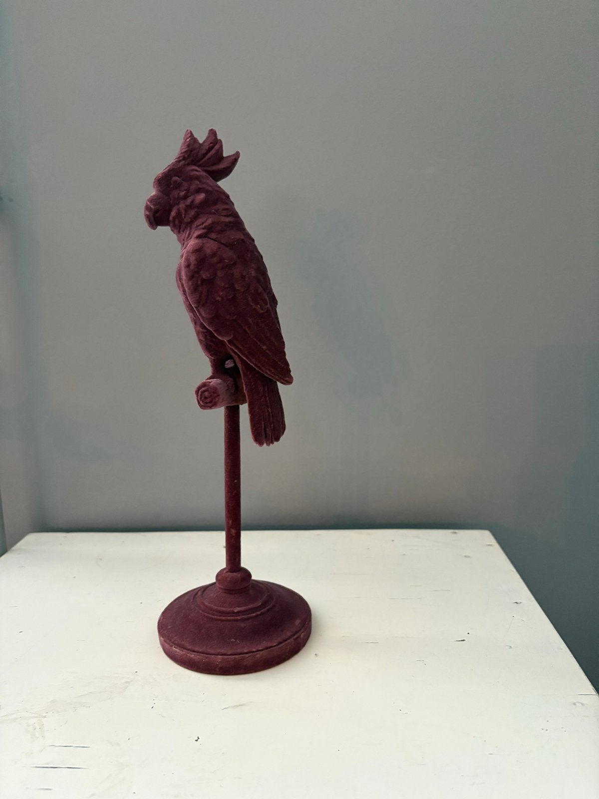 Decoratieve papegaai op standaard, Overige stijlen, Ophalen of Verzenden, Zo goed als nieuw, Rood