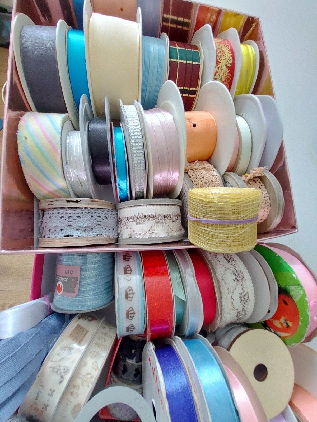 heel veel bandjes en kantjes, Ophalen of Verzenden, Kraal