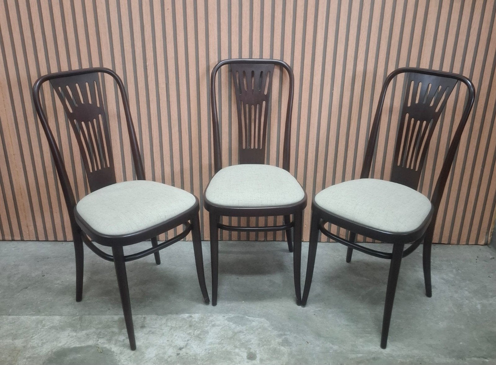 44 x Thonet cafestoelen hout cafe stoelen Bentwood bistro, Hout, Bruin, Ophalen of Verzenden, Zo goed als nieuw