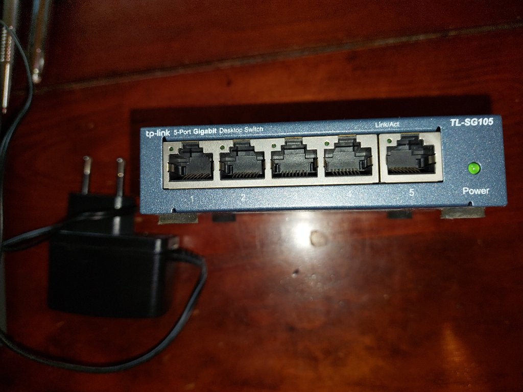 Gigabit netwerk switch 5 poorts TP link, Computers en Software, Netwerk switches, Ophalen of Verzenden, Zo goed als nieuw