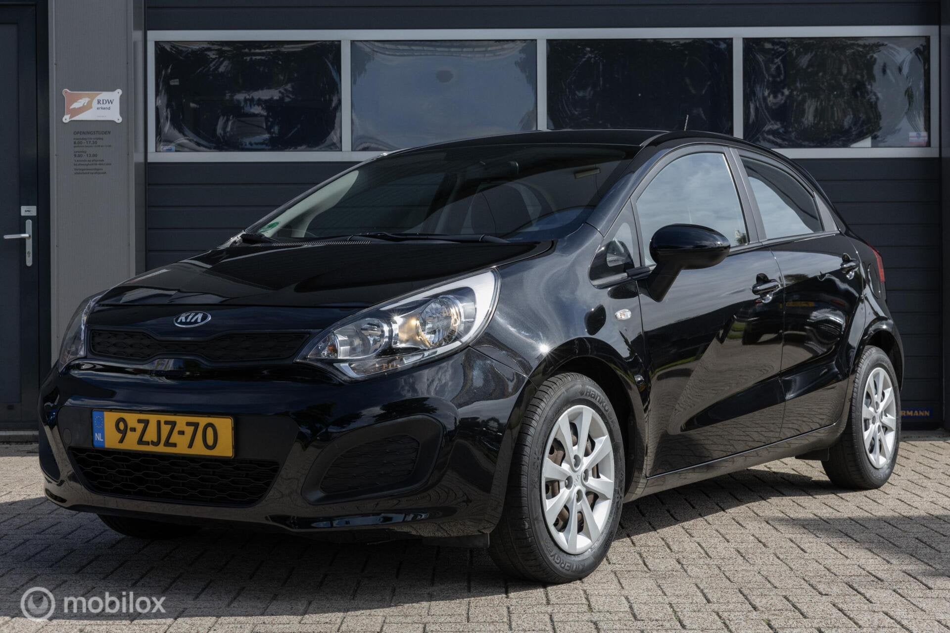 Kia Rio 1.2 CVVT ComfortLine LAGE KM / NWE APK , 1E eigenaar, Startonderbreker, 4 cilinders, Zwart, Origineel Nederlands