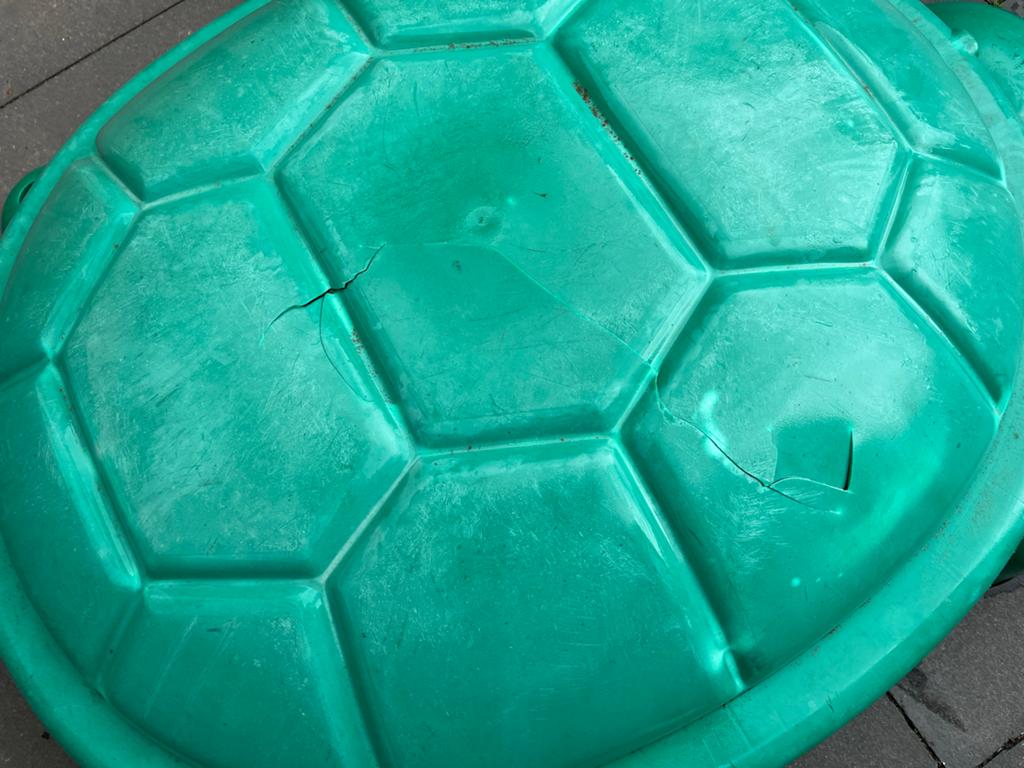 GRATIS Zandbak schildpad (scheur in deksel), Kinderen en Baby's, Speelgoed | Buiten | Zandbakken, Ophalen, Gebruikt