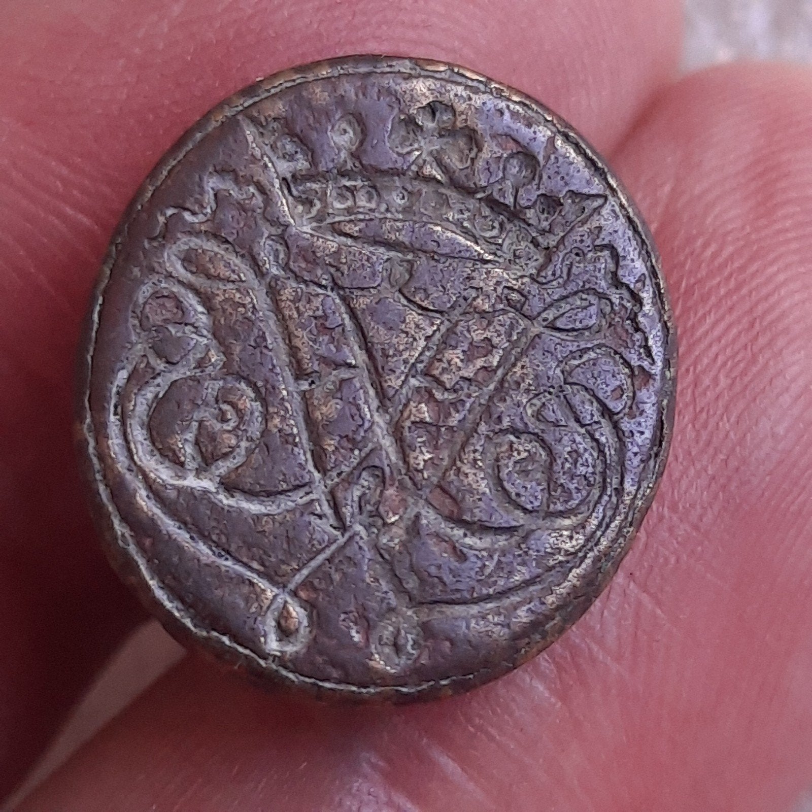 Middeleeuws Bronzen Zegelstempel Lakstempel Gekroonde V, Antiek en Kunst, Verzenden