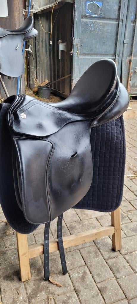 Super comfortabel dressuurzadel KN Allegro 18 inch medium, Dieren en Toebehoren, Paarden en Pony's | Zadels, Ophalen of Verzenden