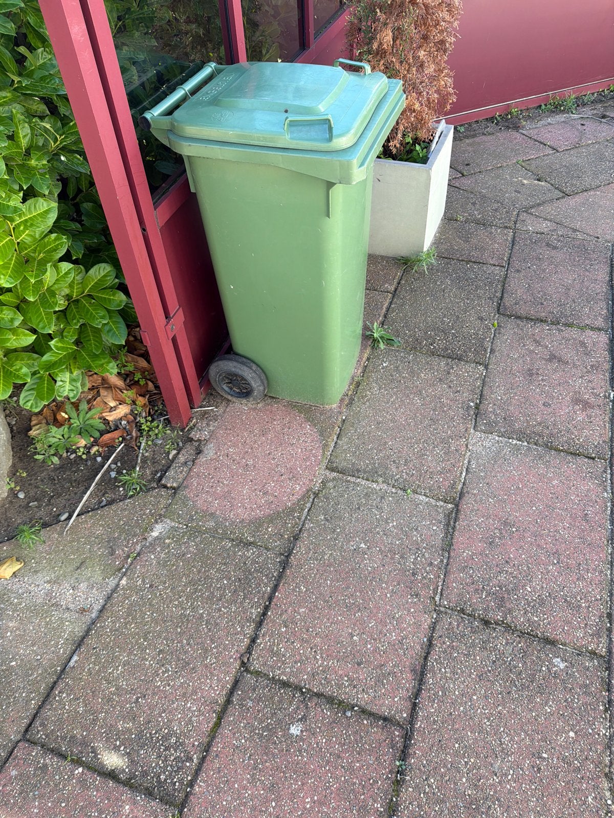 Groene afvalcontainer met wielen, Ophalen, Kunststof, Gebruikt, 40 liter of meer