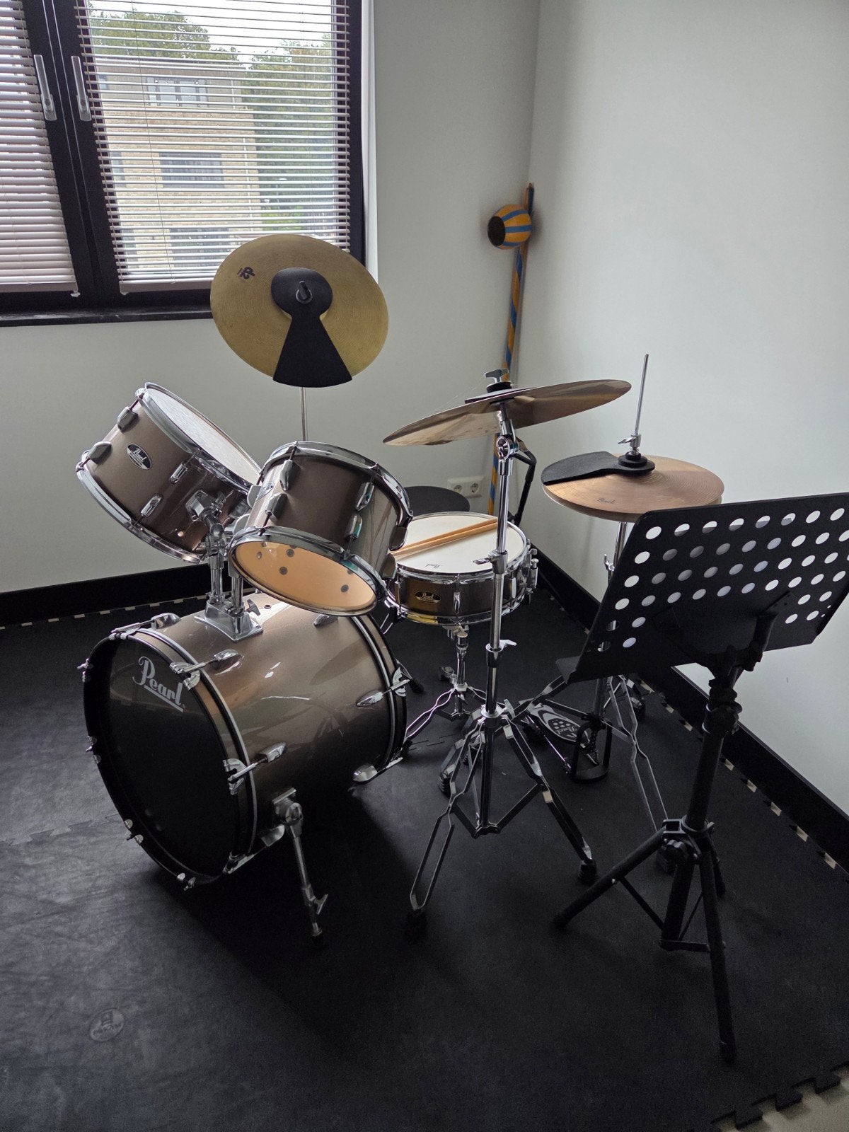 Pearl drumstel, dempers, drumstokken met hoes, muziekstandaa, Muziek en Instrumenten, Ophalen of Verzenden, Gebruikt, Pearl