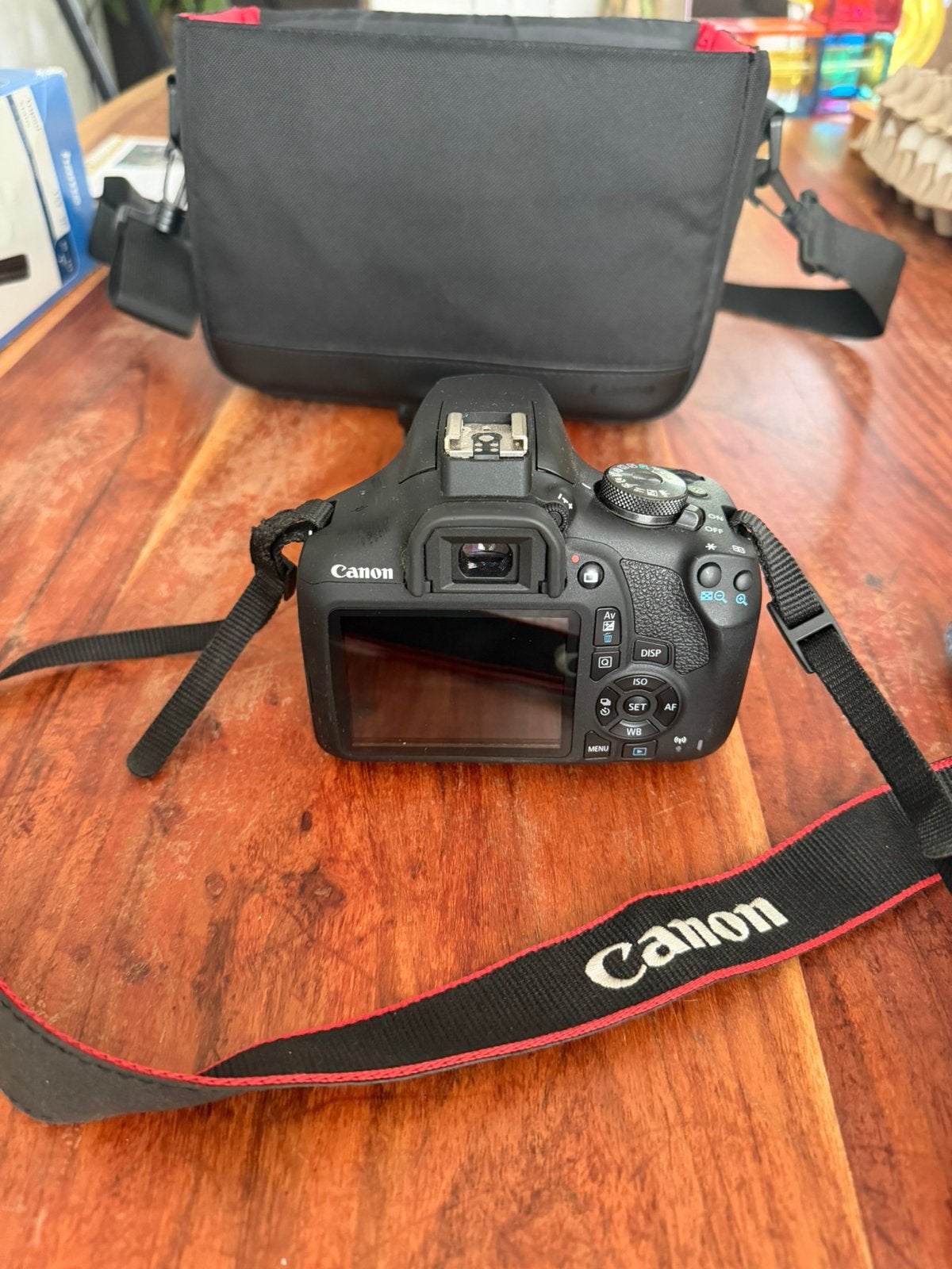 Canon EOS 2000D complete set, Ophalen of Verzenden, Zo goed als nieuw, Canon