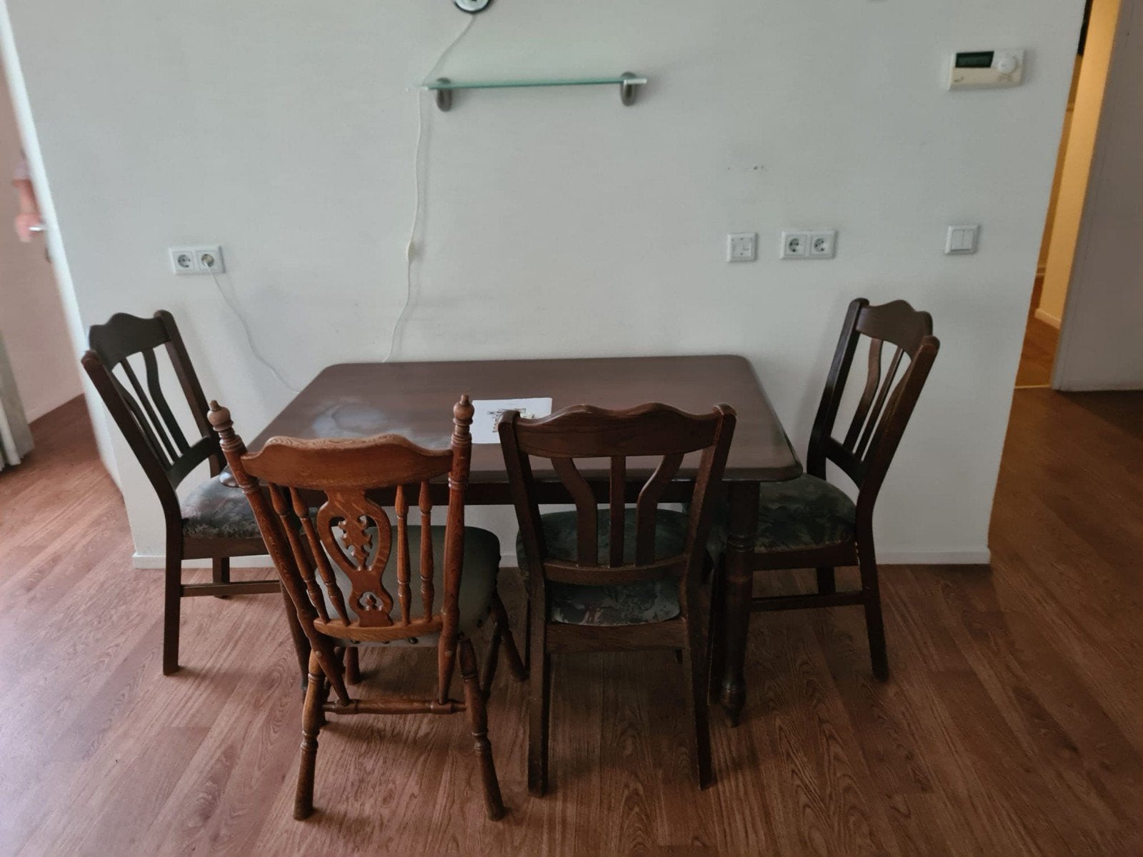 gratis ophalen tafel met stoelen, Ophalen, Gebruikt, 4 tot 6 stoelen