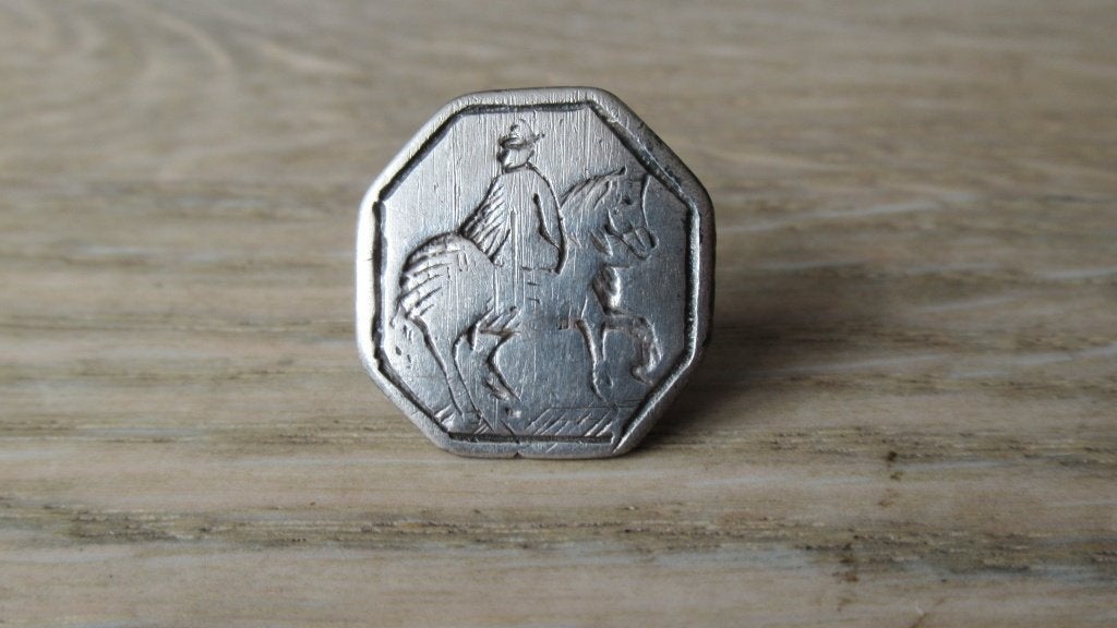 Zilveren 17/e eeuwse knoop ruiter te paard / bodemvondst, Ophalen of Verzenden, Zilver