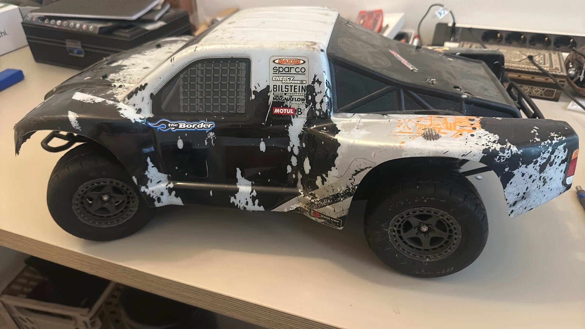 Rc auto, Elektro, Ophalen of Verzenden, Zo goed als nieuw, Auto onroad