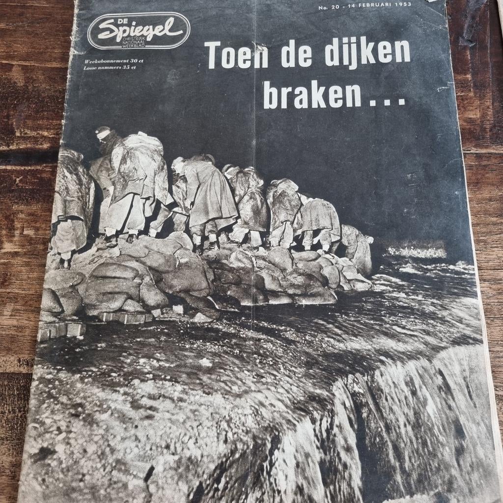 De Spiegel - Watersnoodramp 1953 (3 edities), Ophalen of Verzenden, Gelezen, Overige typen