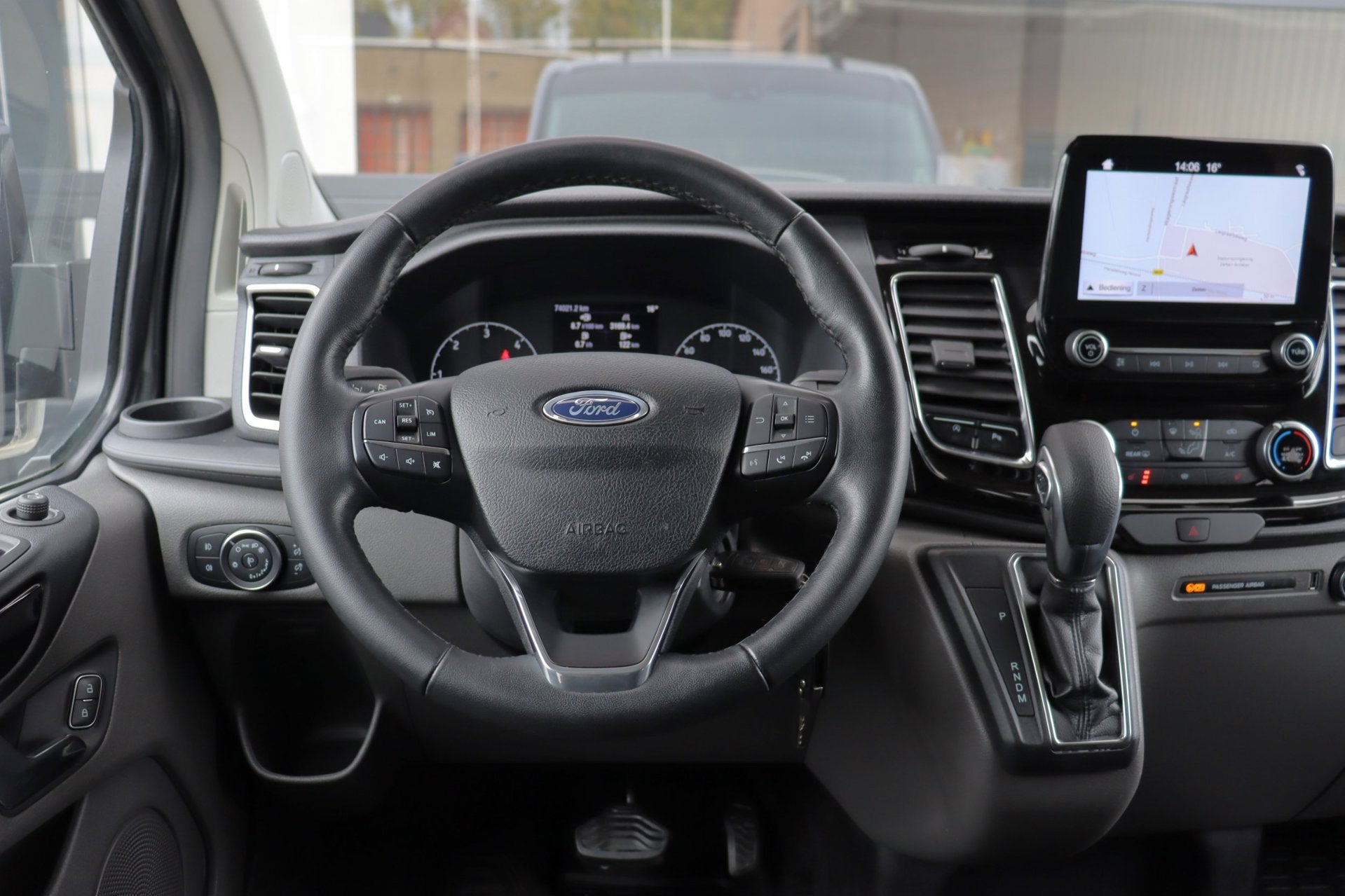 Ford Transit Custom 320 2.0 TDCI L2H1 Limited DC | NAP | Eer, Auto's, Stof, Euro 6, 4 cilinders, 2203 kg