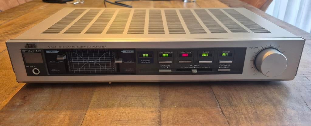 JVC A-K22 Stereo Integrated Amplifier 1983 versterker, Zo goed als nieuw, Cassettedeck, JVC, Losse componenten