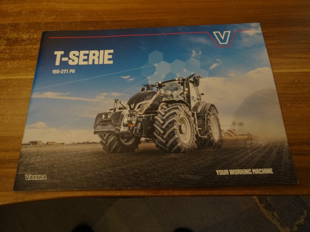 Een setje Valtra Trekkers folers, Ophalen of Verzenden, Zo goed als nieuw, Folder