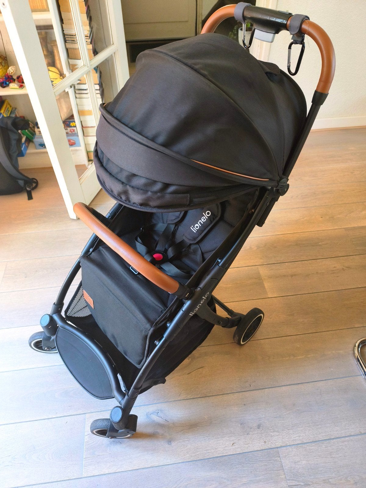 Lionelo Julie One Buggy - Premium Automatisch Opvouwbaar, Ophalen