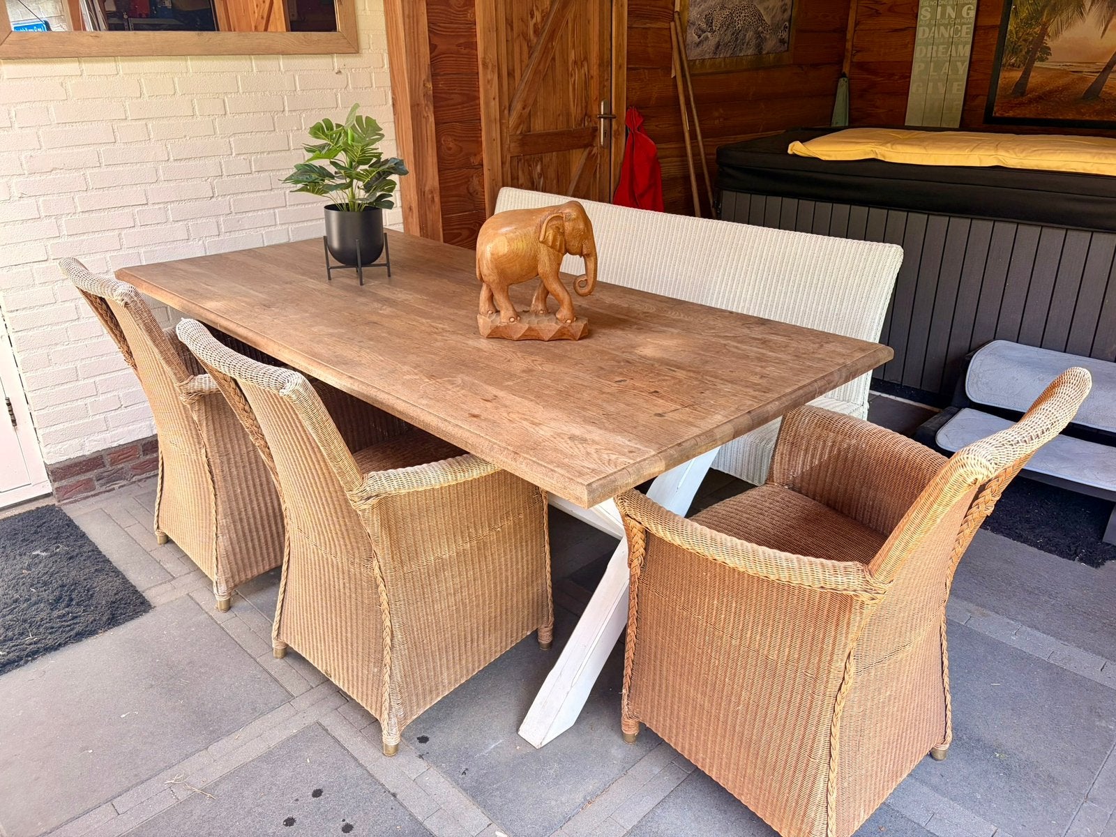 Eethoek met houten tafel, 3 stoelen en een bank, Tuin en Terras, Ophalen, Overige materialen, Gebruikt, 6 zitplaatsen