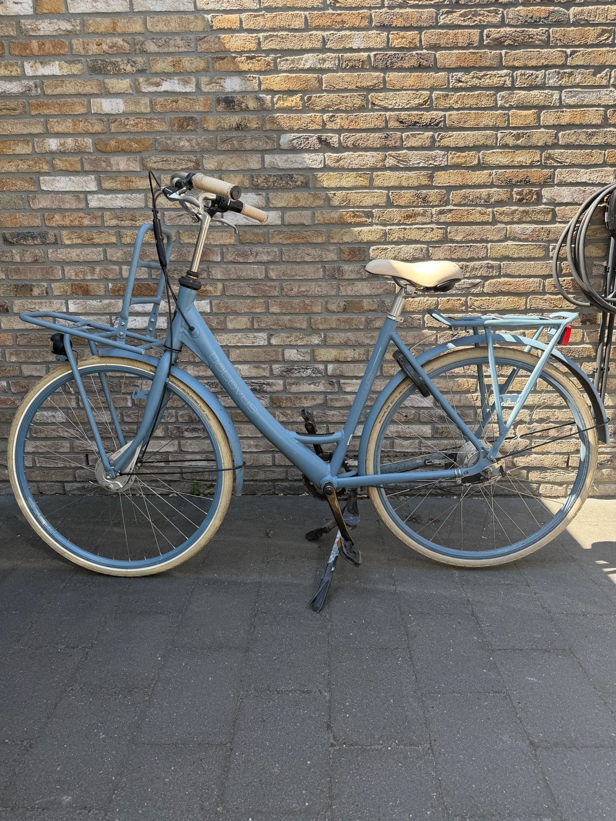 Lichtblauwe Batavus Luca stadsfiets met voordrager, Ophalen, Velgrem, Versnellingen, Batavus