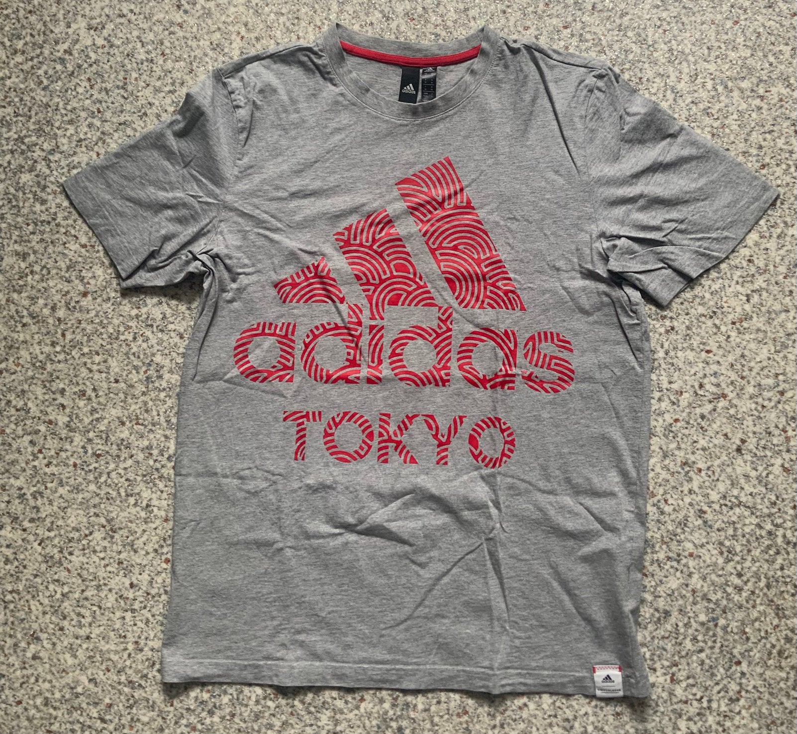 Adidas tokyo japan shirt mt M, Ophalen of Verzenden, Zo goed als nieuw, Maat 48/50 (M), Grijs