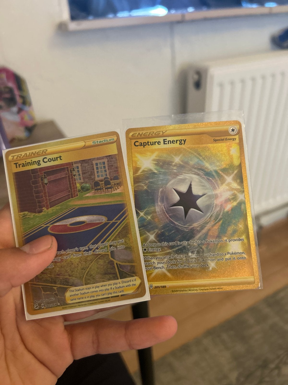Zeldzame Gouden Pokémon Kaarten - Training Court & Capture E, Ophalen of Verzenden, Zo goed als nieuw, Meerdere kaarten, Foil