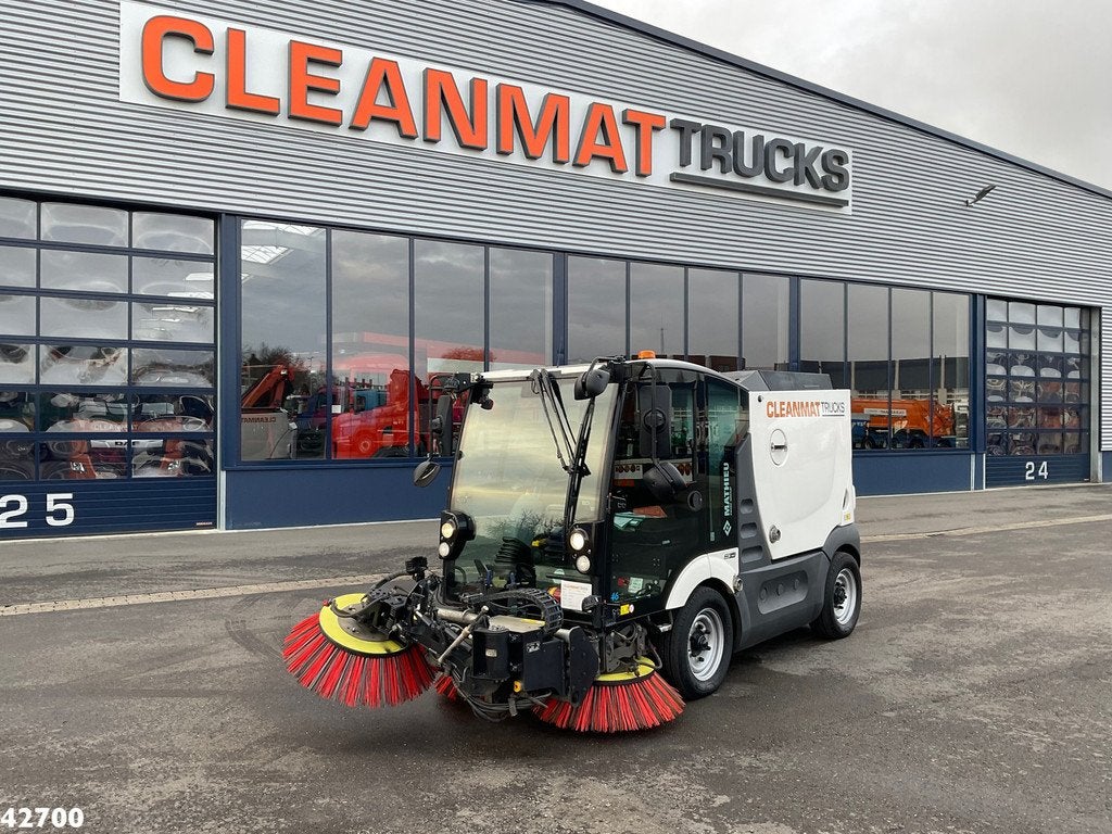 Mathieu MC 210 Azura Flex Euro 6 Stage 5 with 3-rd brush, Auto's, Achterwielaandrijving, Diesel, Radio, Geïmporteerd