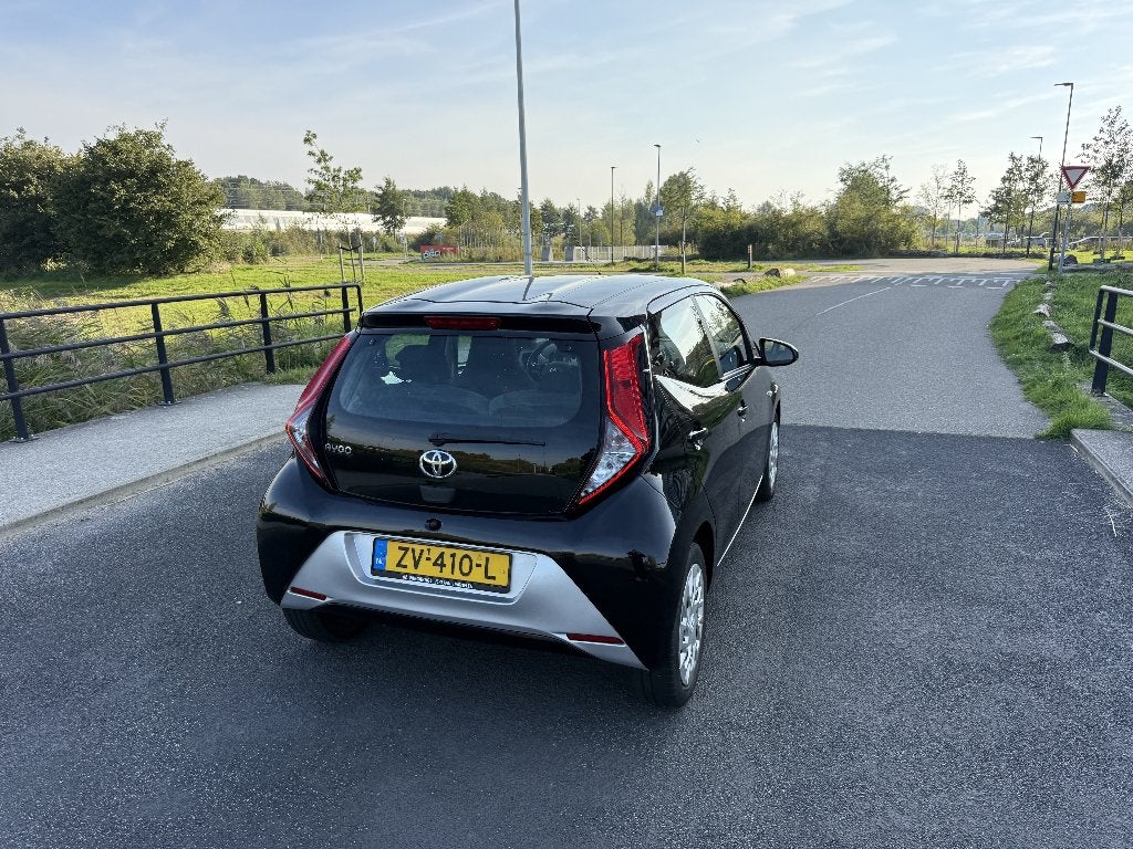 Foto 4 van Toyota Aygo 1.0 Vvt-i 72pk 5D 2019 Zwart