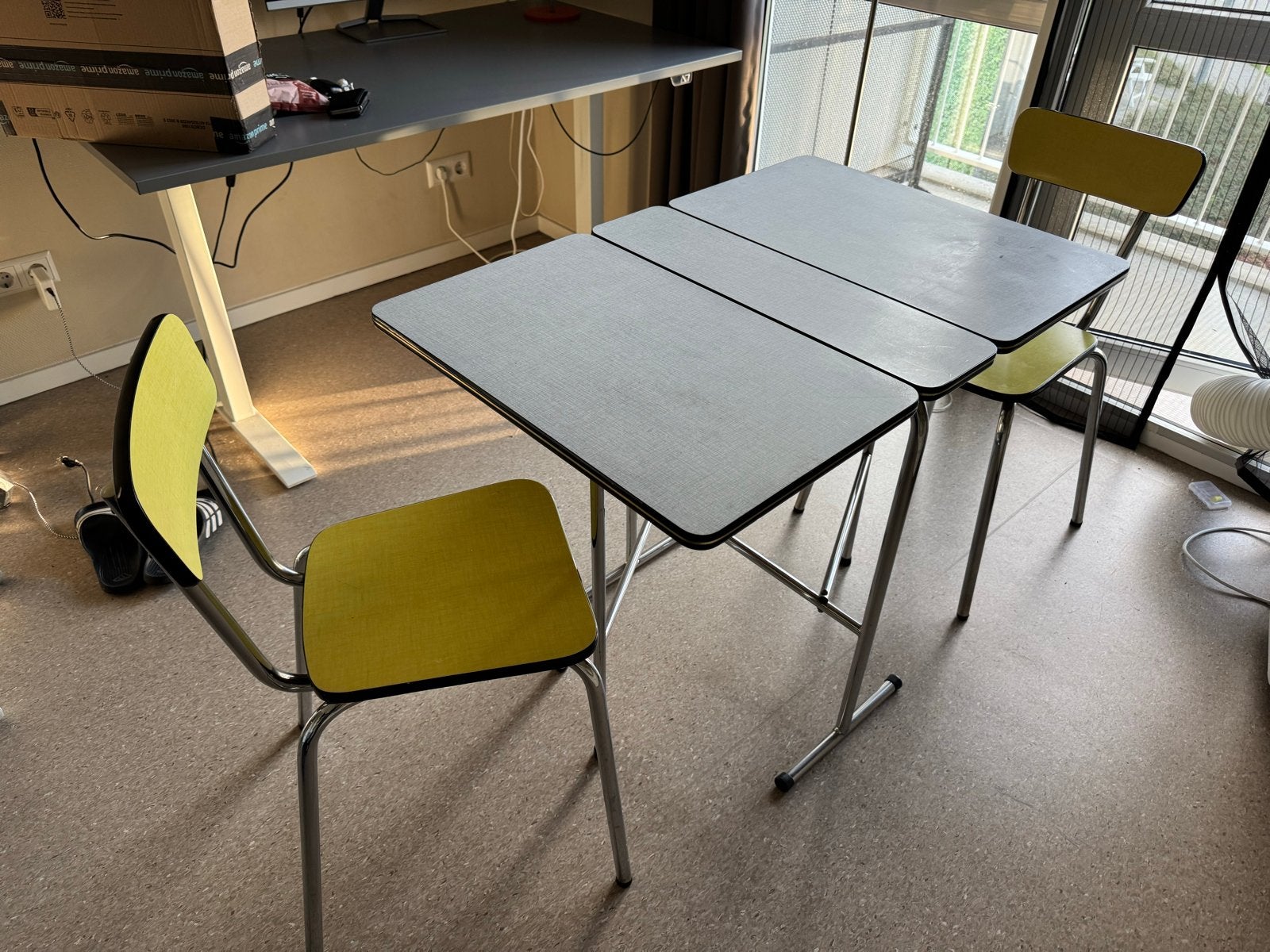Retro klaptafel met 2 stoelen - Formica geel/chroom, Kunststof, Gebruikt, 100 tot 150 cm, Tot twee personen